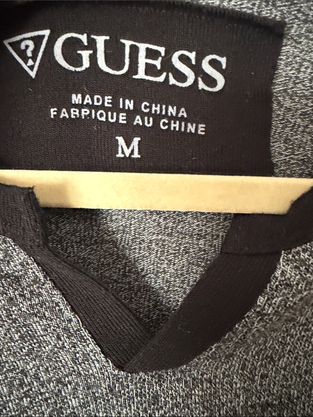 GUESS Men's Color Block Raglan Top Size Medium - Picture 2 of 4